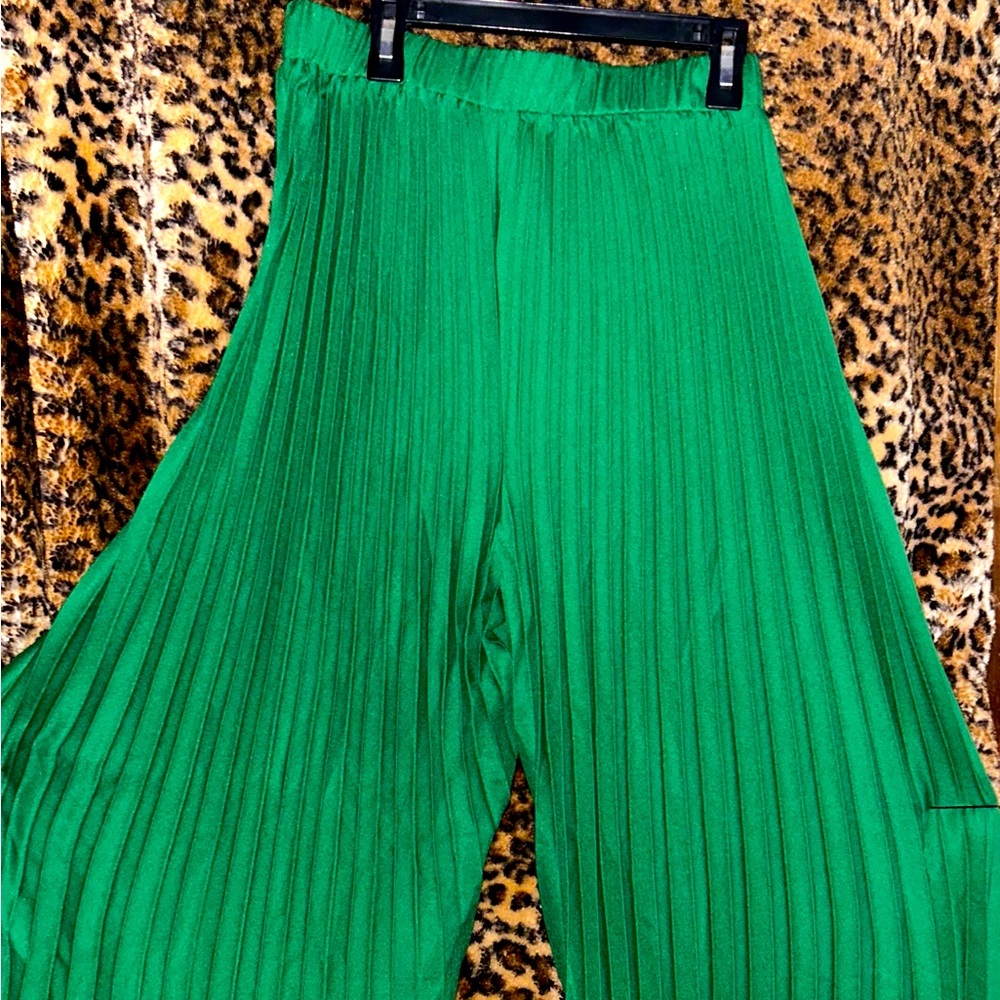 Brand New! Pleated pants from SHEIN. Size L. Tall girl friendly.